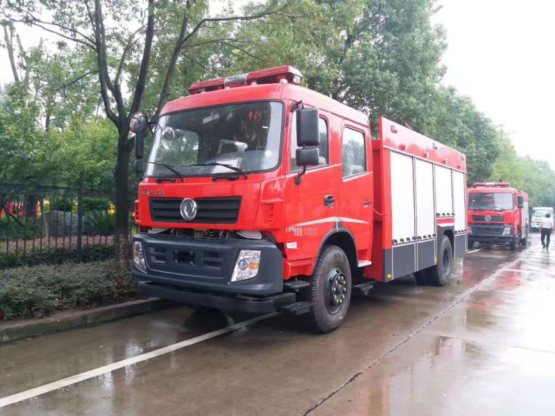 東風8噸泡沫消防車