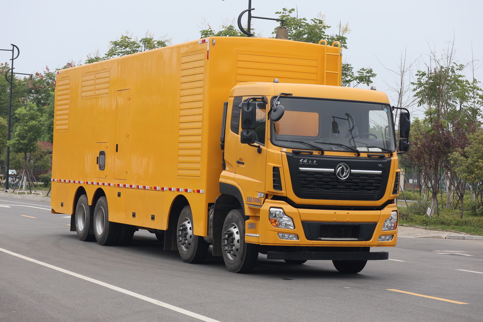 東風(fēng)前四后八1000KW移動電源車