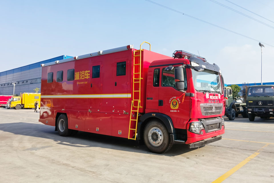 重汽HOWO野外作業(yè)淋浴車(chē)