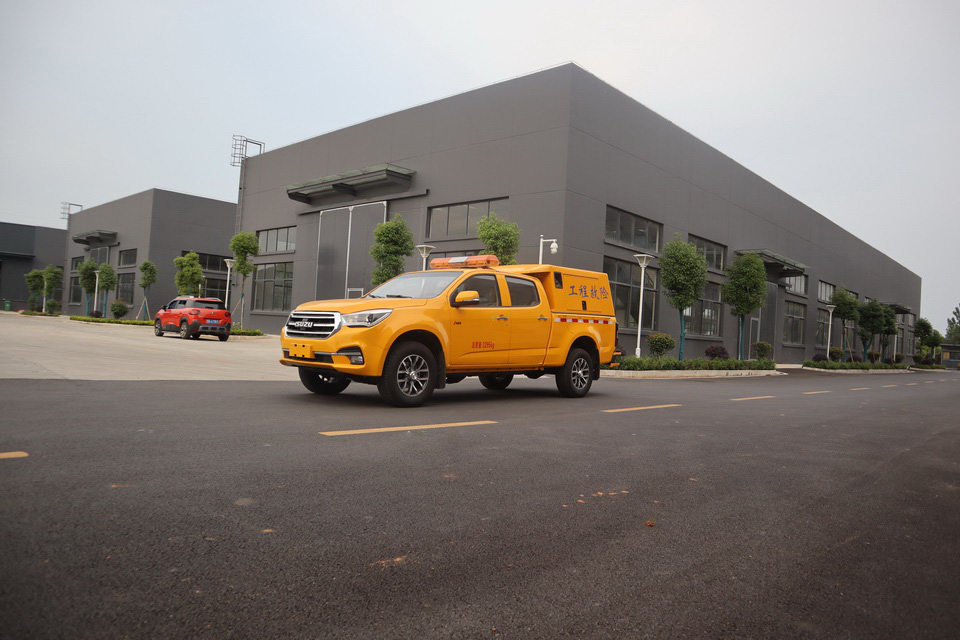 五十鈴皮卡救險(xiǎn)車(chē)2.JPG